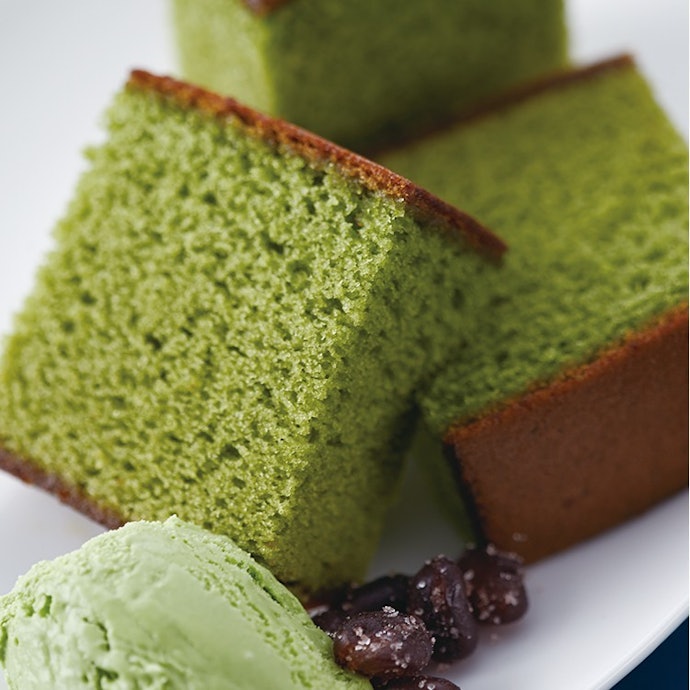 甘党さんは、ほんのり抹茶風味のケーキやバームクーヘンなどを