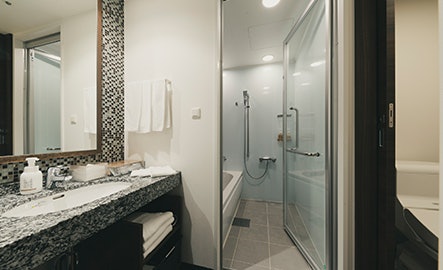 疲れを癒すならバス・トイレ別の部屋がベター。大浴場があるホテルにも注目