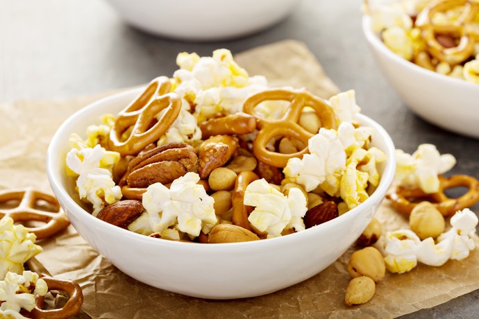 食べ応えがほしいなら、ナッツやプレッツェルとのミックスもおすすめ
