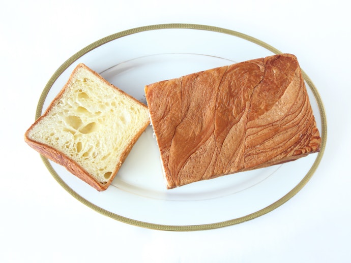 デニッシュ食パン:アイスをのっければスイーツ感覚でも楽しめる