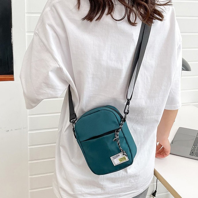 入れたい荷物が入るか、ポケットの数や位置も欠かさずにチェック