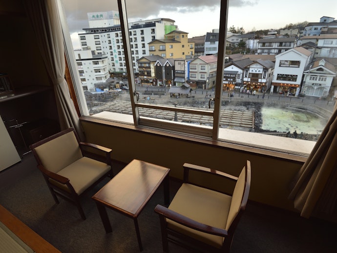 温泉街の観光や景色を重視するなら湯畑付近の宿がぴったり