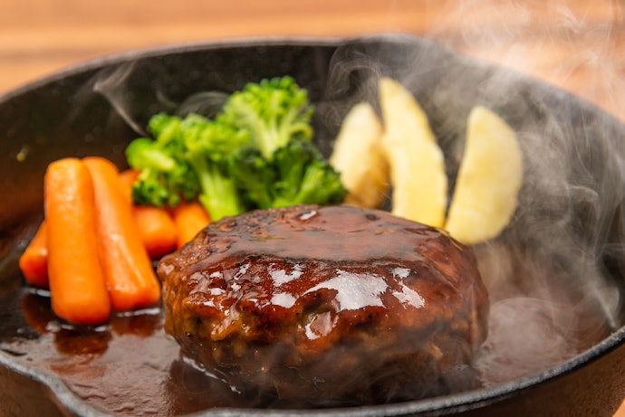 手間なく食べたいならウィンナーやハンバーグなどの加工品を選ぼう