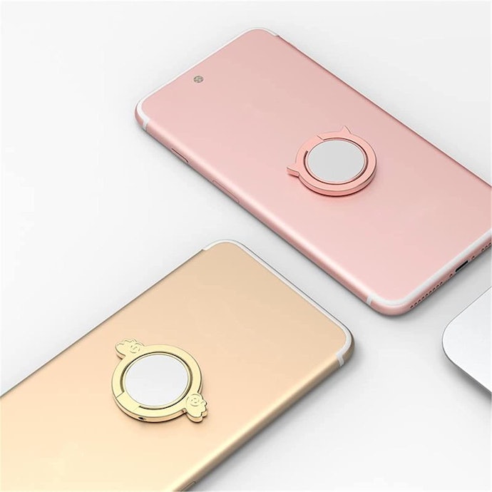 外出先で使いやすいのは、ミラー付きやカードを収納できるポケット付き