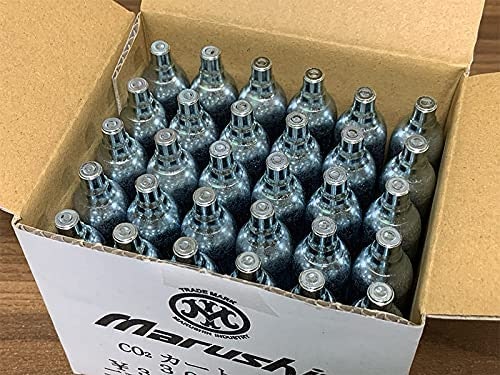CO2:専用マガジンつきガスガンが必要。低温でもガス圧を安定させたい人向き