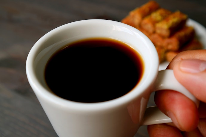 コーヒーの苦味・酸味を味わうなら、飲み口の形や薄さに注目