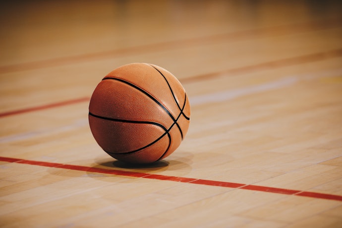 屋内のスポーツなら、透湿性に優れた形状と素材がおすすめ