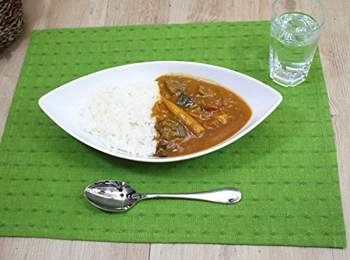 バランスよく盛りつけたい場合は、ルーとご飯を分けやすいオーバル型をチョイス