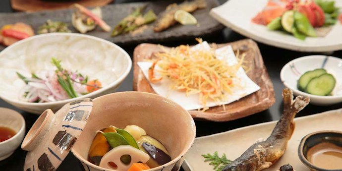 会場食?ビュッフェ?ゆっくり食事を楽しむなら部屋食がベター