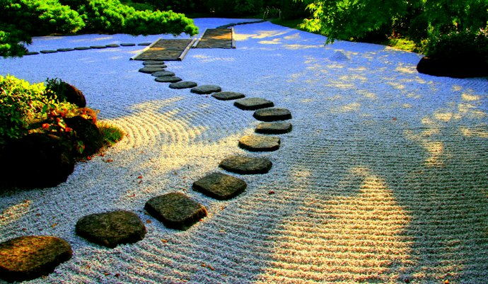 完成された美しさ。見事な庭園を散策するなら老舗の温泉旅館を要チェック