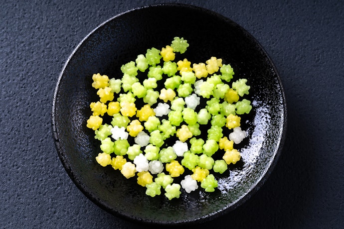 お茶・和テイスト:ほろ苦さや独特の風味がポイント。甘いものが苦手な人にも