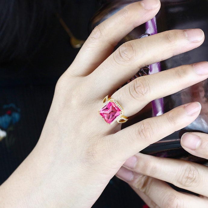 結婚指輪として使うならピンク・パープル系もおすすめ