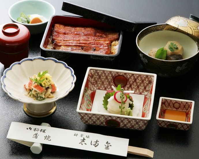 特別な日のディナーには「志満金」や「石ばし」のコース料理がおすすめ