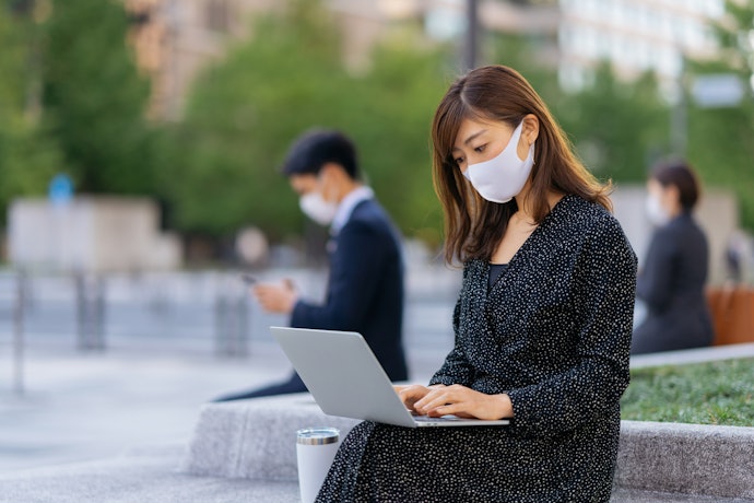 フォーマル:締めつけ感のない、フェミニンなゆったりワンピースがおすすめ