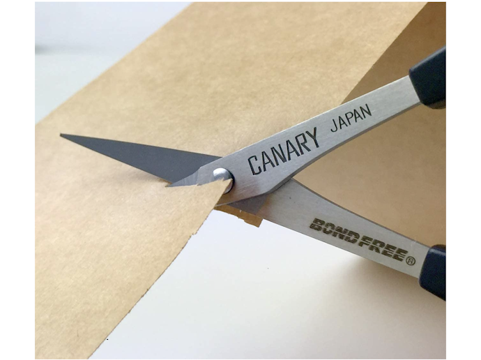 紙工作や切り絵には、刃が細いタイプを