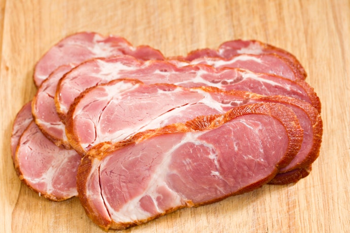 歯ごたえのあるベーコンを好むなら、筋肉質なショルダーをチョイス