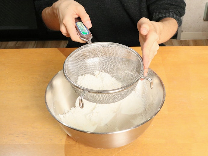 汎用性が高く、大量の粉をふるうならストレーナー