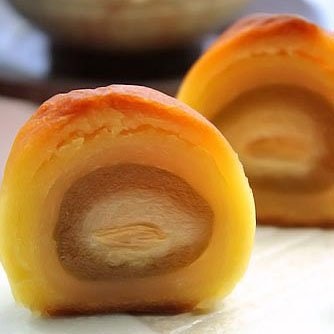 桃のやさしい甘みを味わうなら、上品な和菓子をチェック