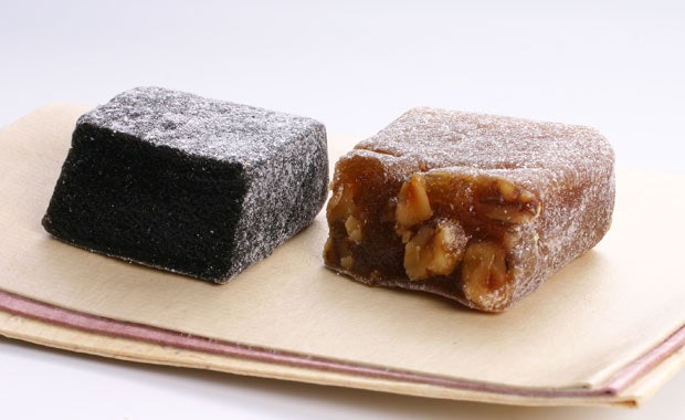 くるみ・ごま入りゆべし:醤油味で甘すぎず、もちもち&ザクザク食感が楽しめる