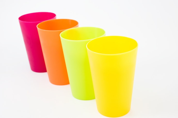 子供が使用するシーンでは、プラスチック製が便利