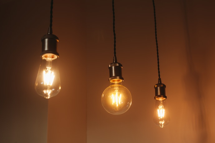 3灯使うペンダントライトには長寿命で電気代の安いLED電球を選ぼう