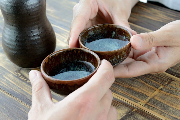 陶器:日本酒の味をやわらかくし、旨味を引き出す