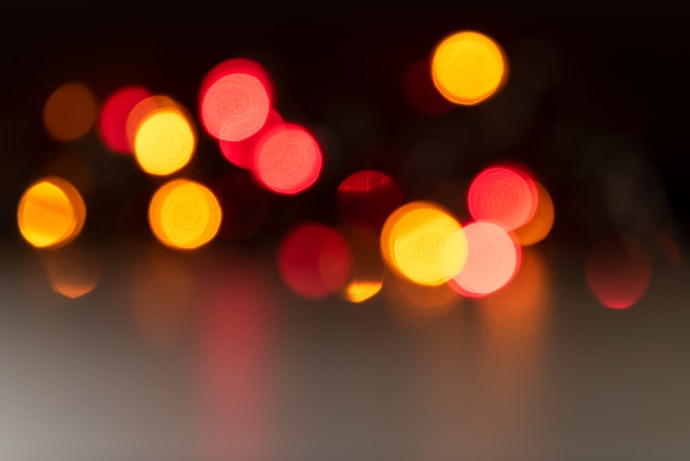 LEDライトつきの画鋲は照明効果も大