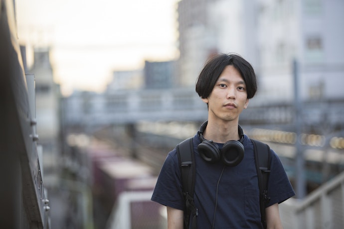 ポートレート撮影できれいなボケ感を演出するなら中望遠レンズが便利