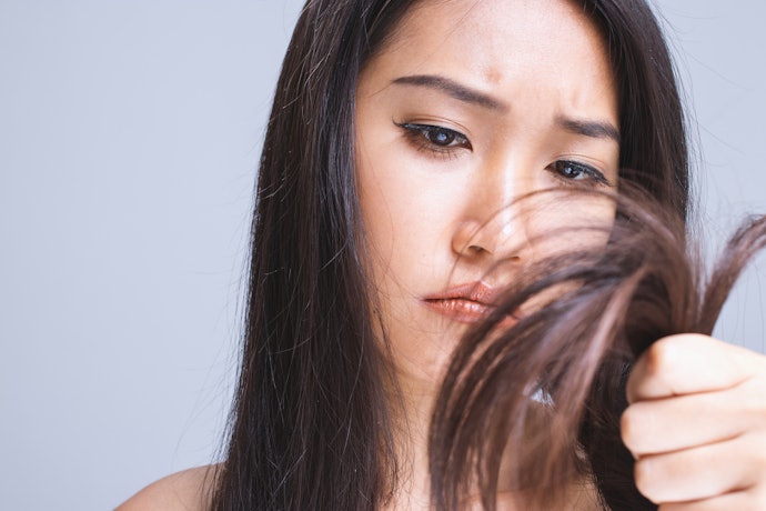 髪の傷みが気になる人は、加水分解ケラチンなどのダメージ補修成分をチェック