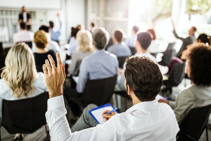 その場で疑問を解消したい人はオフライン型のセミナーを