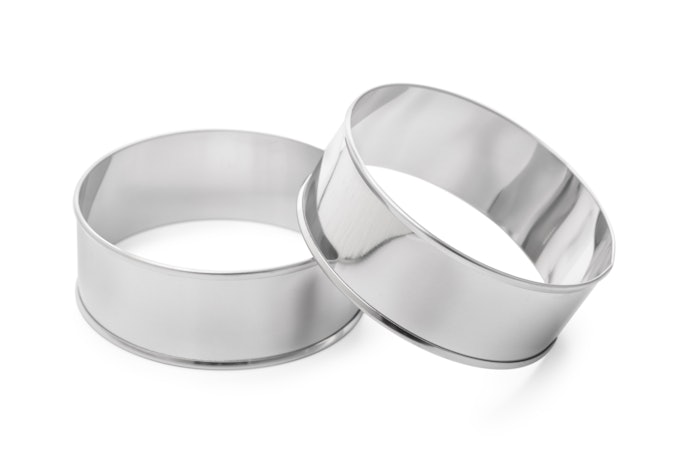 丈夫で変形しづらいステンレス製