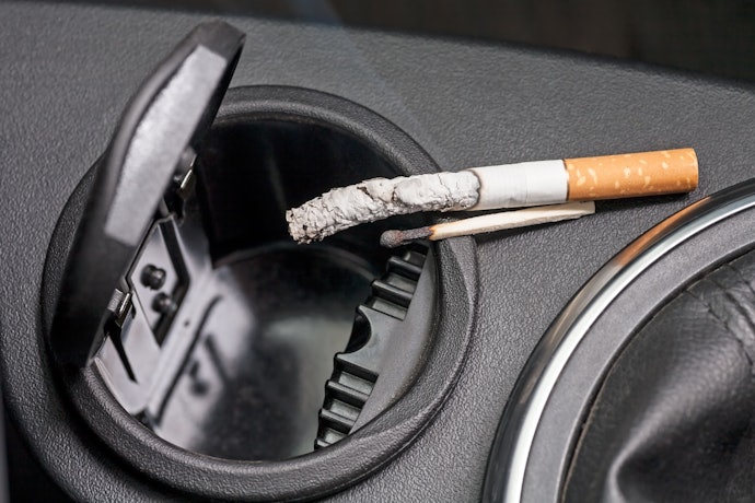 ヘビースモーカーには大容量で安定感のある「ドリンクホルダー型」
