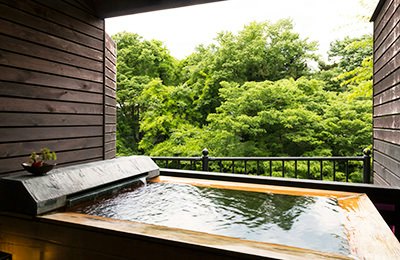 泉質にこだわりたいなら、客室に温泉が引いてあるかチェック
