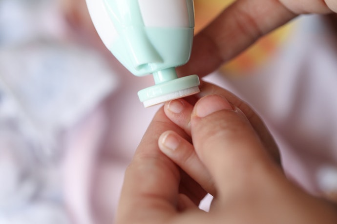 電動タイプ:ワンタッチで簡単。爪やすりのみでお手入れしたい人に