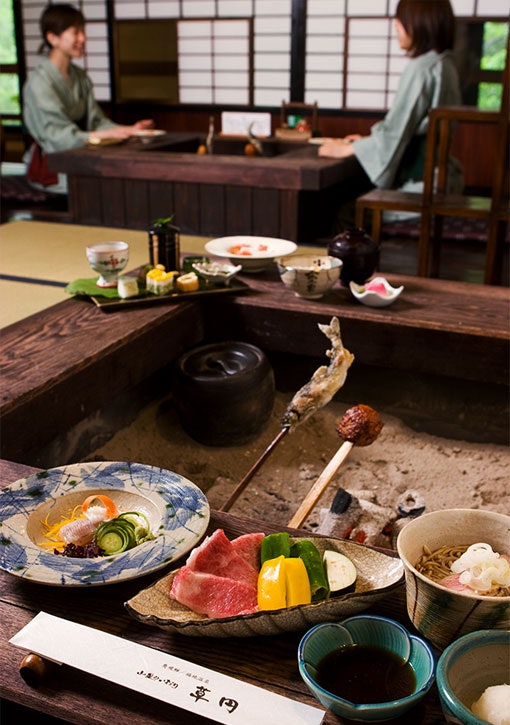 地元の食材・郷土料理はマスト。囲炉裏ならではの料理自慢の宿がおすすめ