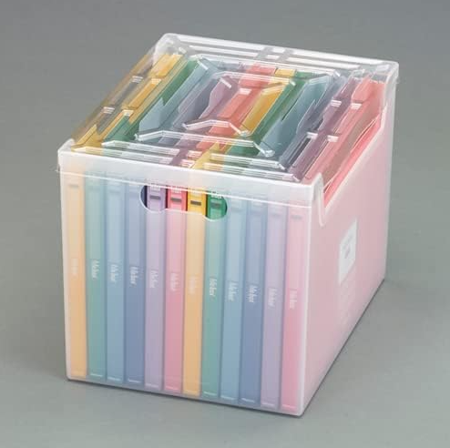 大量の書類を管理する場合は、たくさん収納できる据え置き式がベター