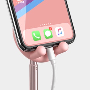 長時間使用する人は充電器をつけたまま使えるデザインが好適