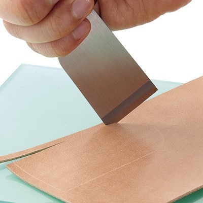 刃の方向をチェック。左利きの人は注意しよう