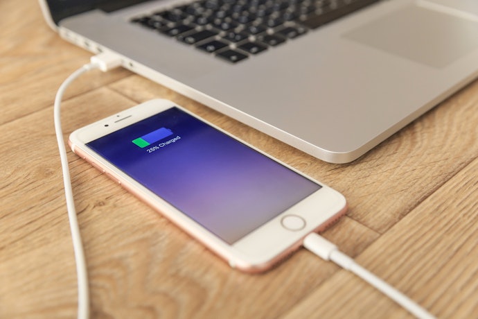 iPhoneには「Lightningコネクタ」を