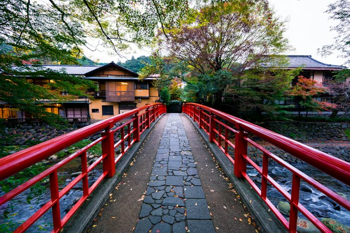 観光しやすい場所を選ぶなら温泉街付近で探そう