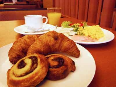 旅行の目的に合わせて、食事の有無を選択しよう