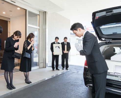 はじめての喪主・施主で不安なら自社スタッフ対応の「専門葬儀社」がおすすめ