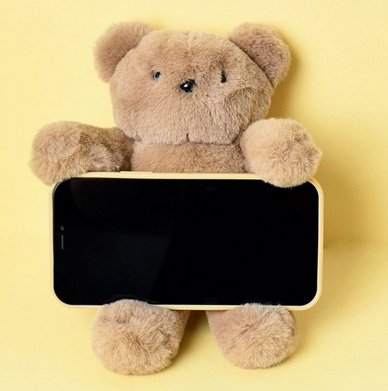 スマホをしっかり支えたい場合は、抱えるタイプをチョイス