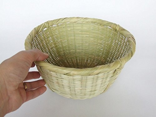 お米をとぐ際は、粒がこぼれにくい米とぎざるを使おう