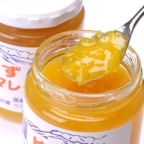 皮の食感や苦みも楽しみたい人は、マーマレードをチョイス