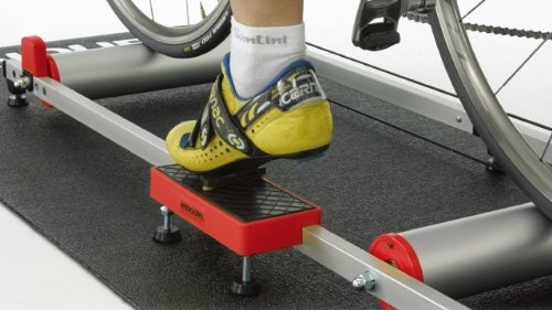 初心者や乗り降りのしやすさを重視する人には、足を置けるステップつきがおすすめ