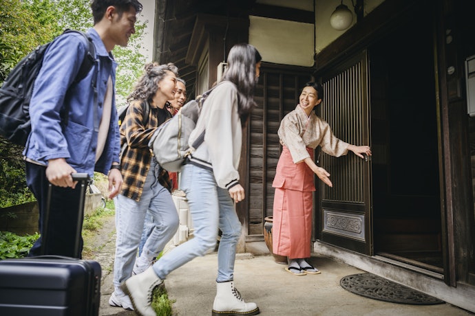 旅館であれば、伝統的な和のおもてなしやサービスが受けられる