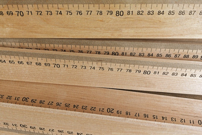 自然の風合いが手になじむ「木製」の定規