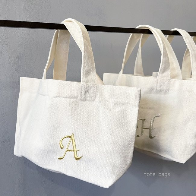 【Farmhouse Is My Style】イニシャルキャンバストートバッグ f23d2c2d33d59f0bb382692a7c7b4e