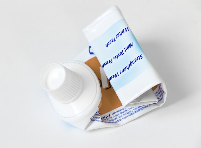 プラスチックチューブは、ネジ巻き・スライド式のどちらもOK